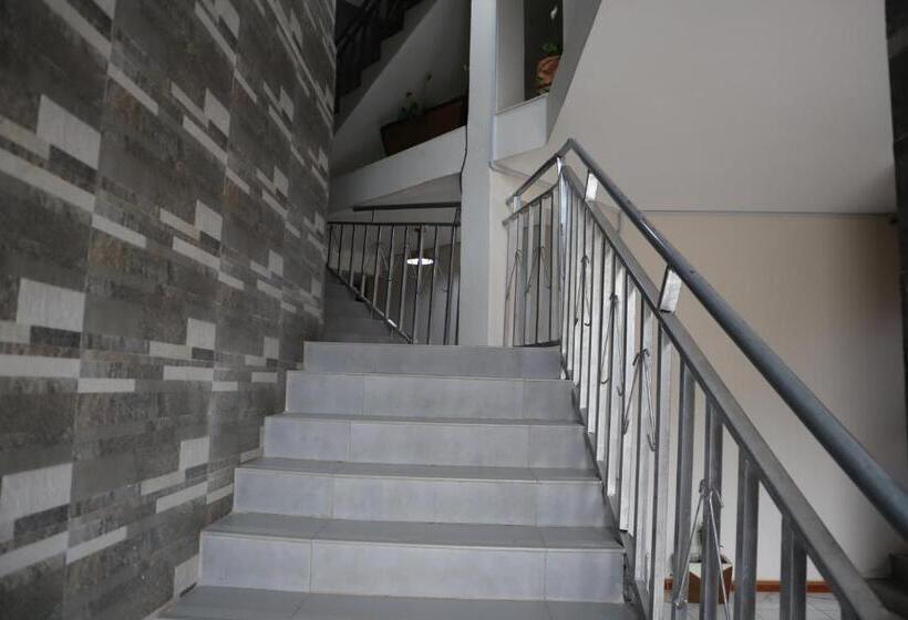 هتل Apollo Inn Fortportal