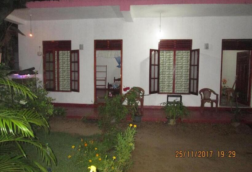 بنسيون Ariyawansa Guest House