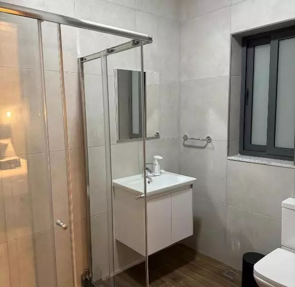 پانسیون Capital Heights Room, Victoria