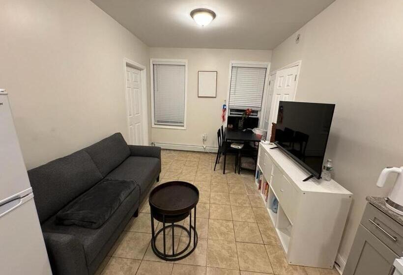 펜션 Cozy Apartment With City Skyline. Easy Commute Midtown Manhattan