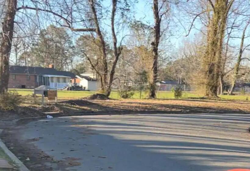 Пансион Small Private Get Away, Tiny Home Garage Studio Apartment