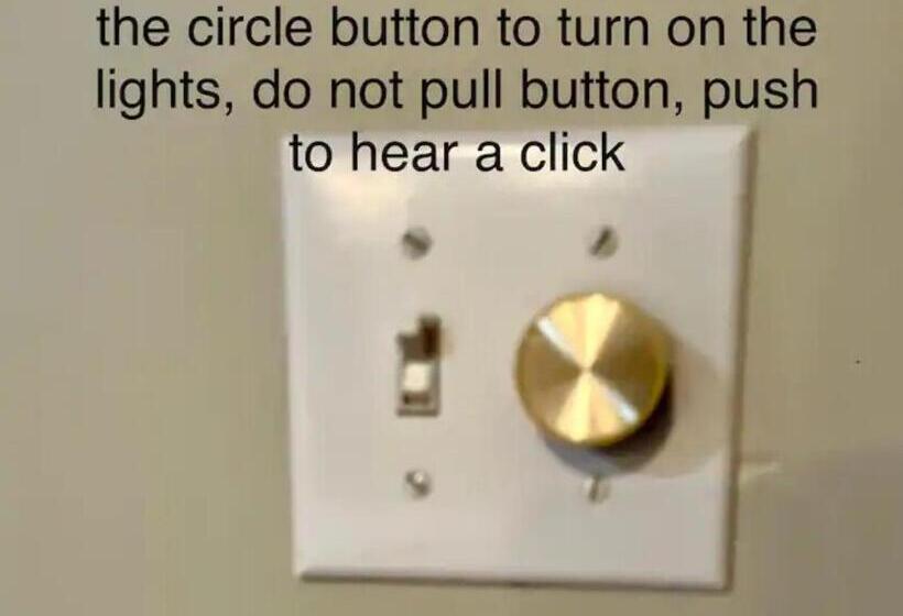 Пансион Small Private Get Away, Tiny Home Garage Studio Apartment