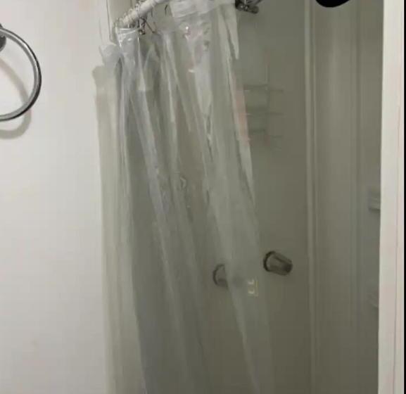 Пансион Small Private Get Away, Tiny Home Garage Studio Apartment