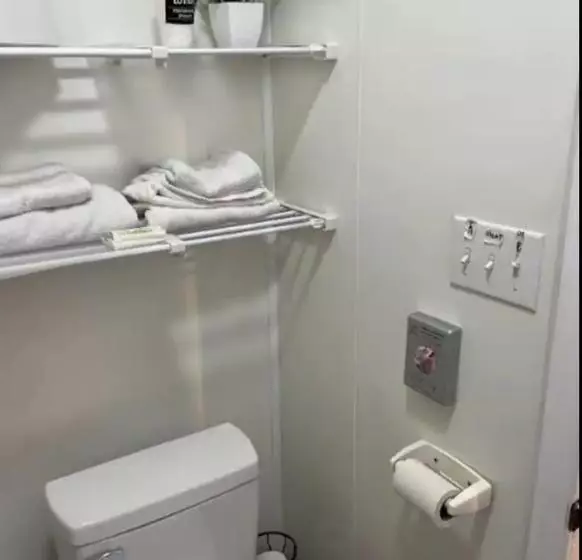 Majatalo Small Private Get Away, Tiny Home Garage Studio Apartment