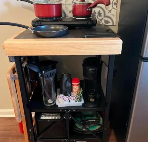 Пансион Small Private Get Away, Tiny Home Garage Studio Apartment