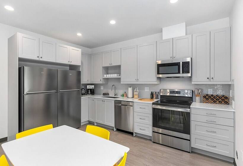 پانسیون Solo S Smuggler Suite