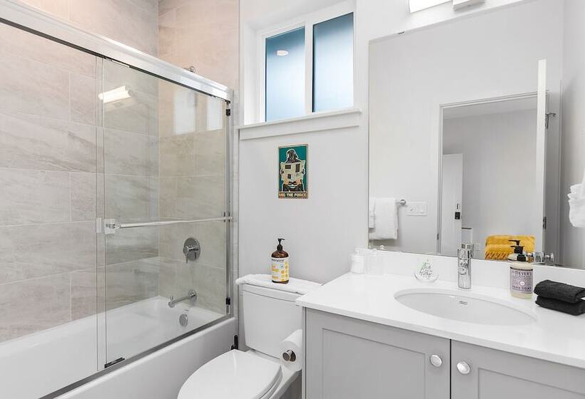 پانسیون Solo S Smuggler Suite