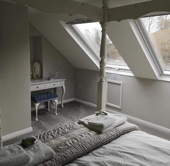 پانسیون The Prophecy Of Light Retreat