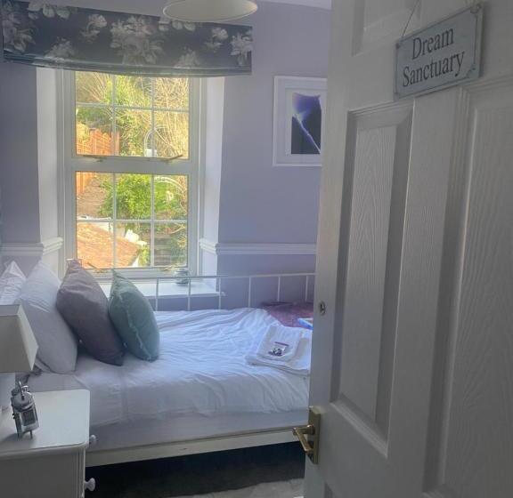 پانسیون The Prophecy Of Light Retreat