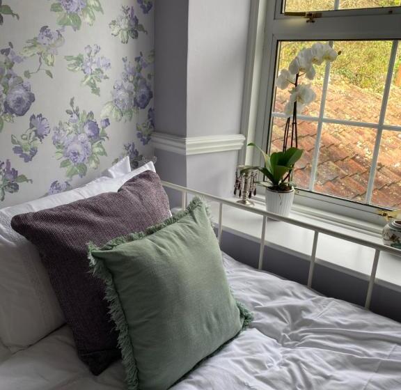 پانسیون The Prophecy Of Light Retreat