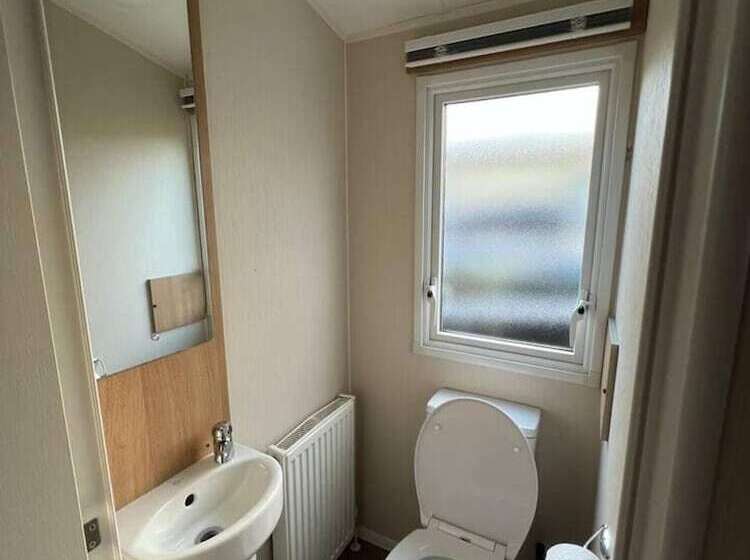 Stunning 8 Berth Caravan In Poole