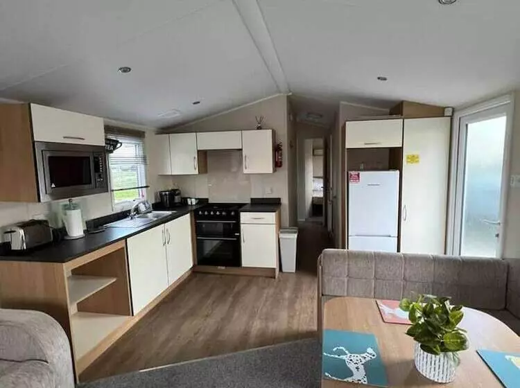 Stunning 8 Berth Caravan In Poole