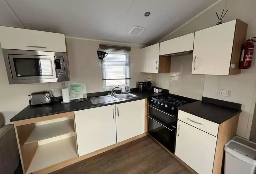 Stunning 8 Berth Caravan In Poole