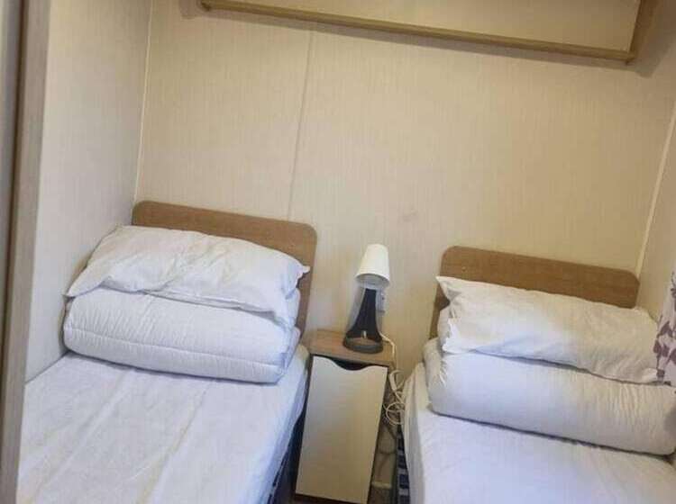 Stunning 8 Berth Caravan In Poole