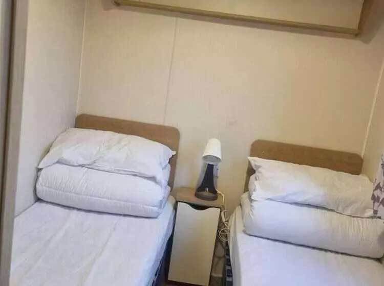 Stunning 8 Berth Caravan In Poole