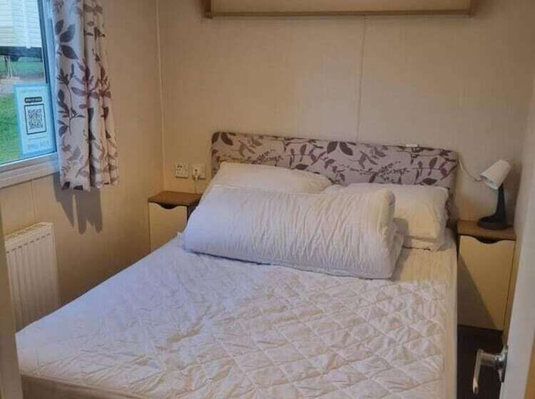 Stunning 8 Berth Caravan In Poole