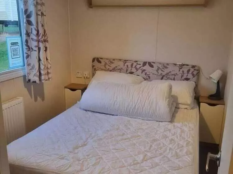 Stunning 8 Berth Caravan In Poole