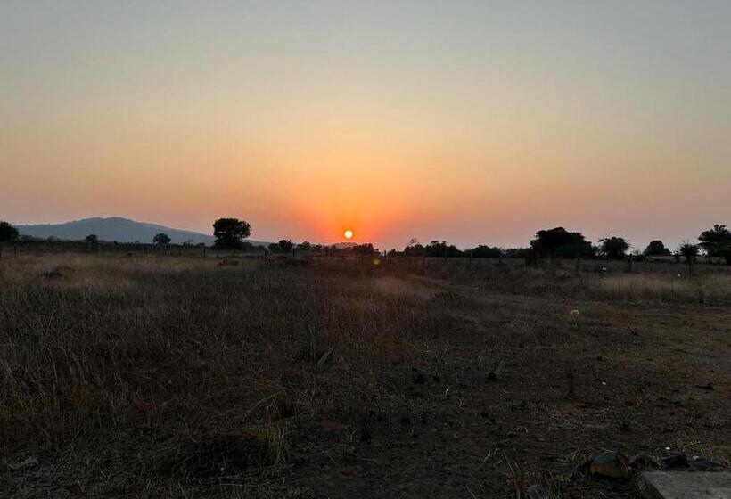 Hotell Hiranya Farm Stay