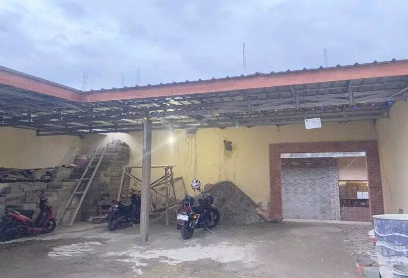 Hotelli Oyo 93663 Penginapan Otw