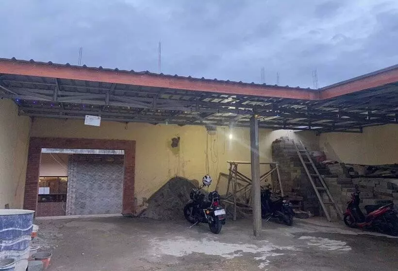 Hotelli Oyo 93663 Penginapan Otw