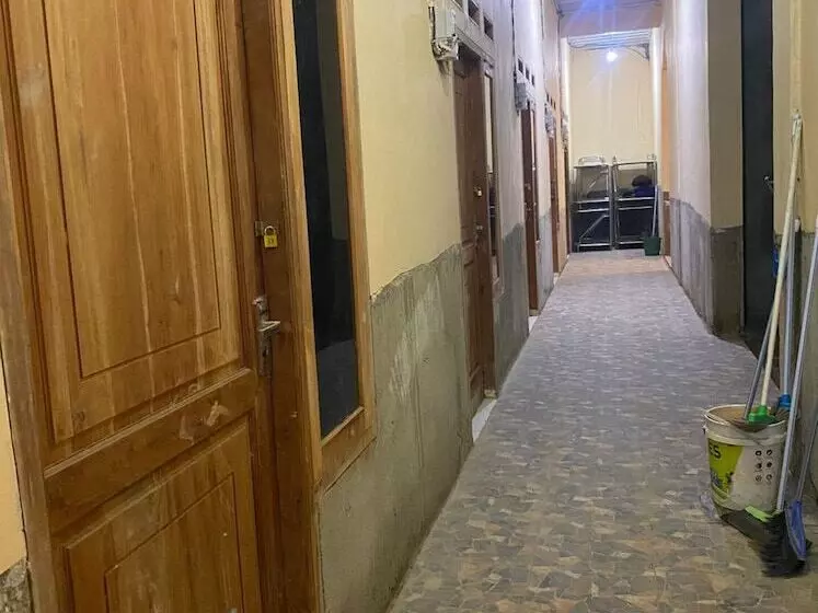 Hotelli Oyo 93663 Penginapan Otw