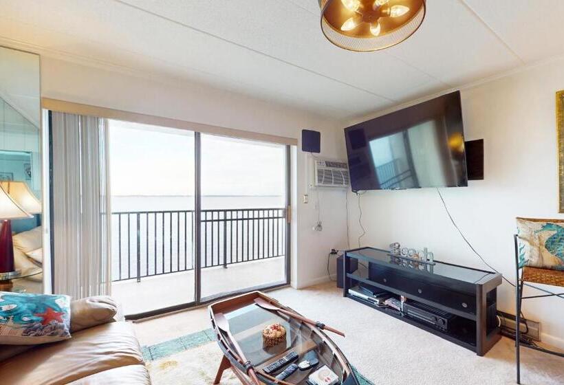Hotel Pintail Point Unit 305