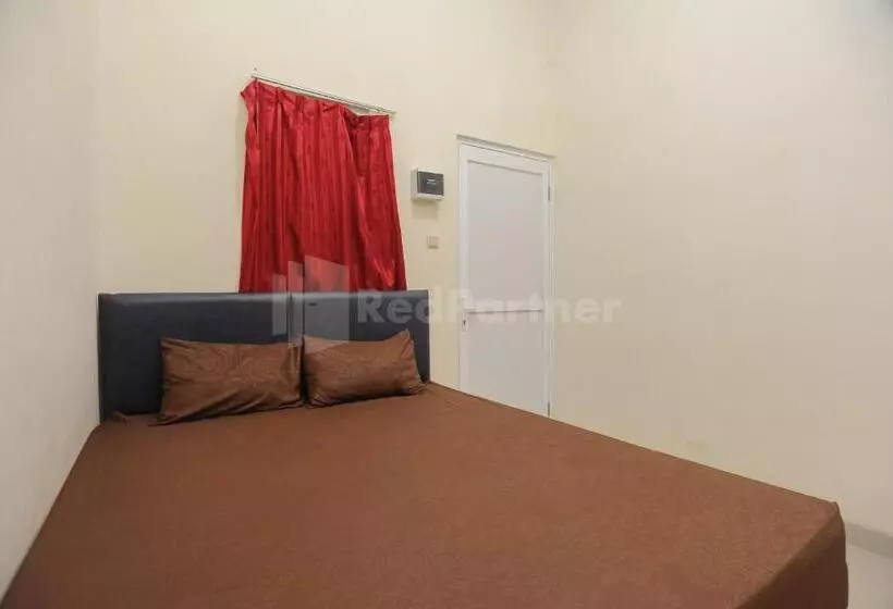 Hotelli Rawa Buntu House Redpartner