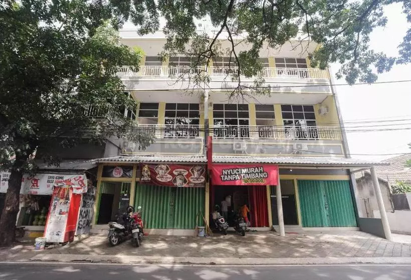 Hotelli Rawa Buntu House Redpartner