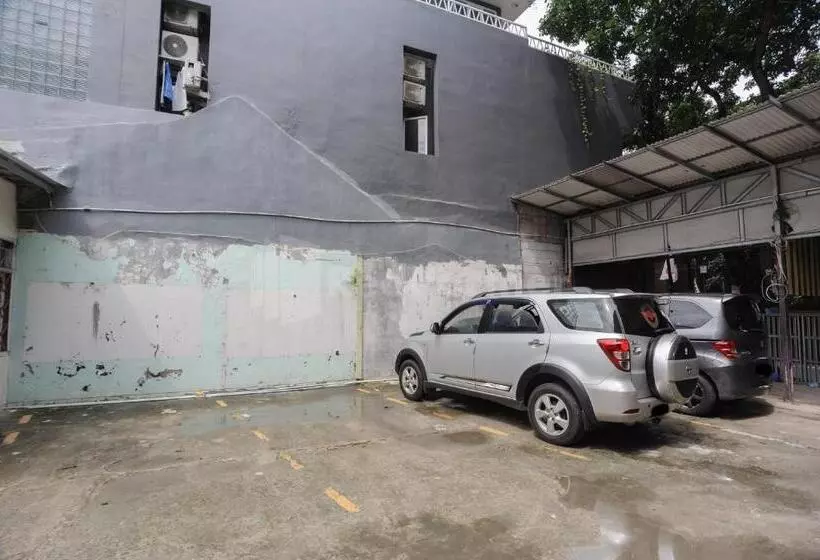 Hotelli Rawa Buntu House Redpartner