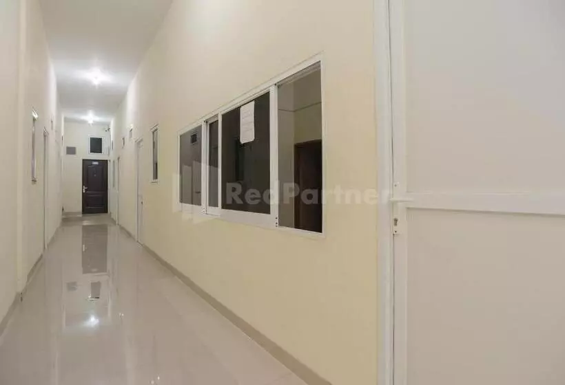 Hotelli Rawa Buntu House Redpartner