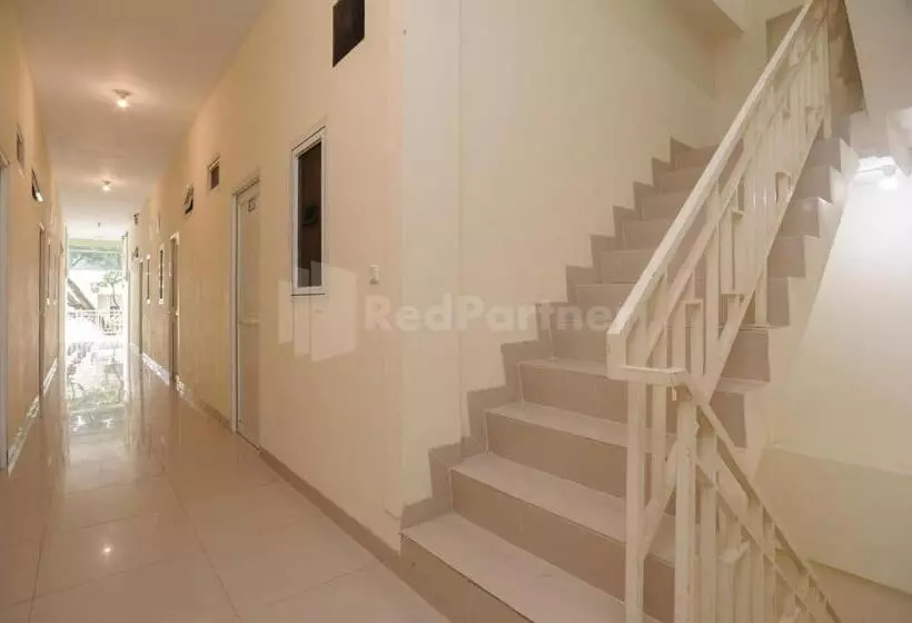 Hotelli Rawa Buntu House Redpartner