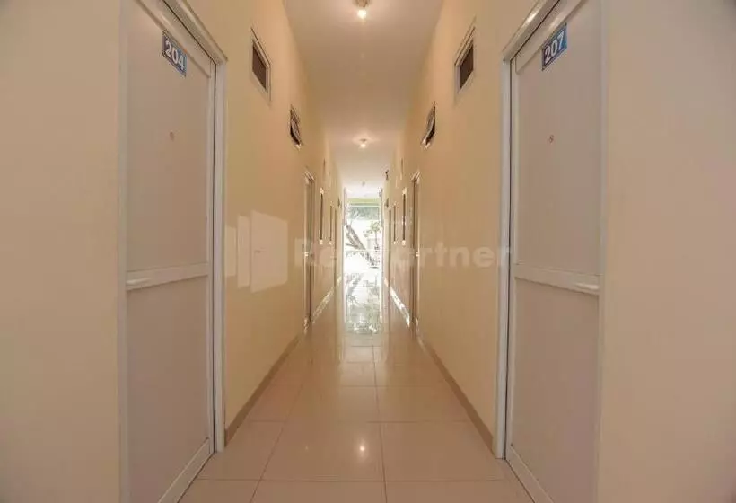 Hotelli Rawa Buntu House Redpartner