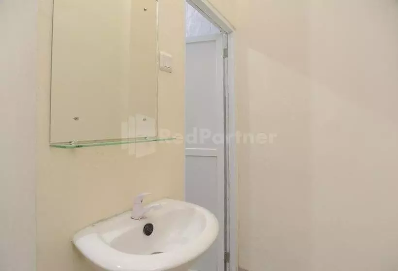 Hotelli Rawa Buntu House Redpartner