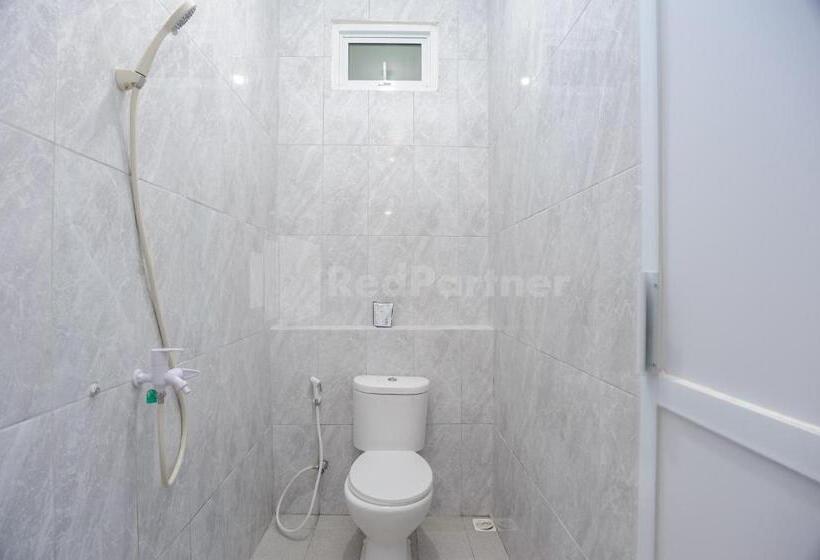 酒店 Rawa Buntu House Redpartner