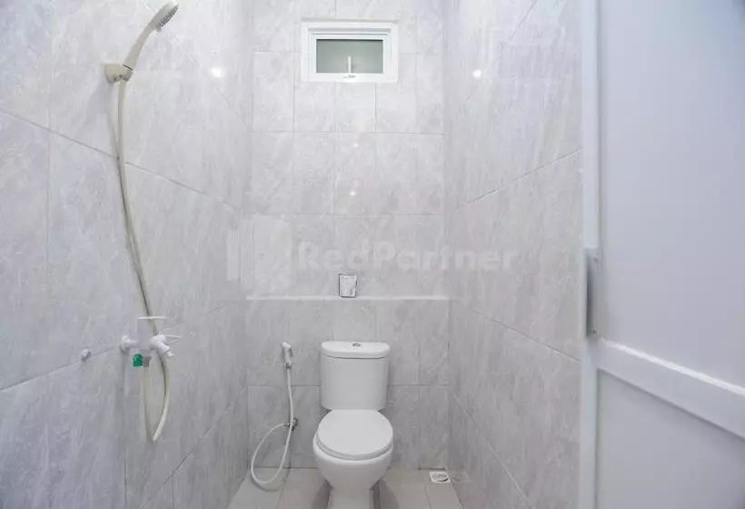 Hotelli Rawa Buntu House Redpartner