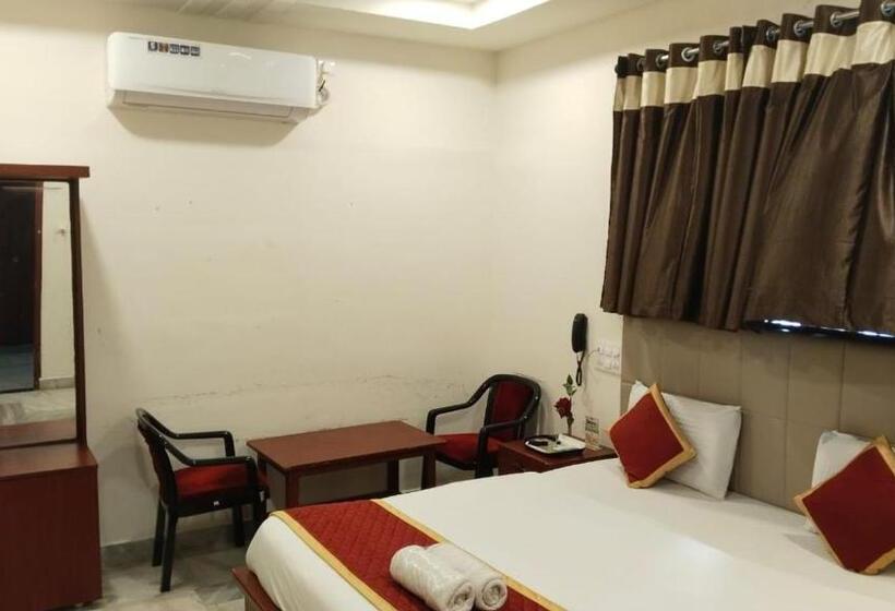 호텔 Sri Sai Residency