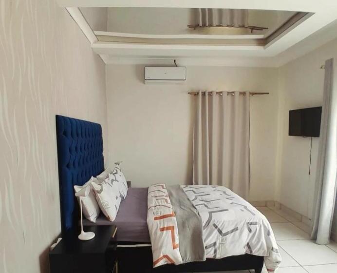 بنسيون Azalea Lodge