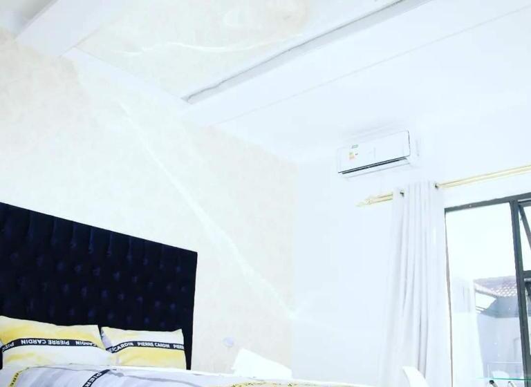 بنسيون Azalea Lodge