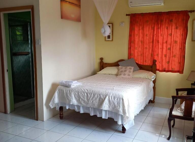 پانسیون Happy Grove Lodge