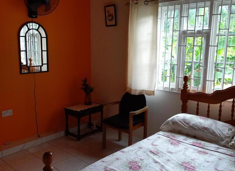 پانسیون Happy Grove Lodge