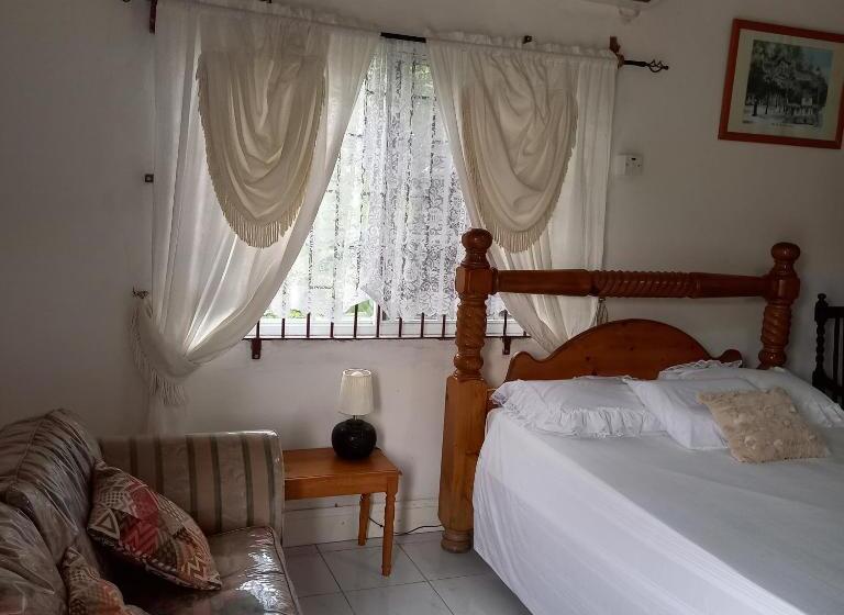 پانسیون Happy Grove Lodge