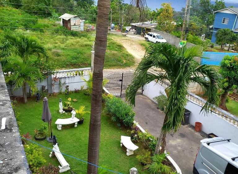 پانسیون Happy Grove Lodge