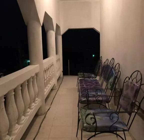 پانسیون Sgr Near The Sea