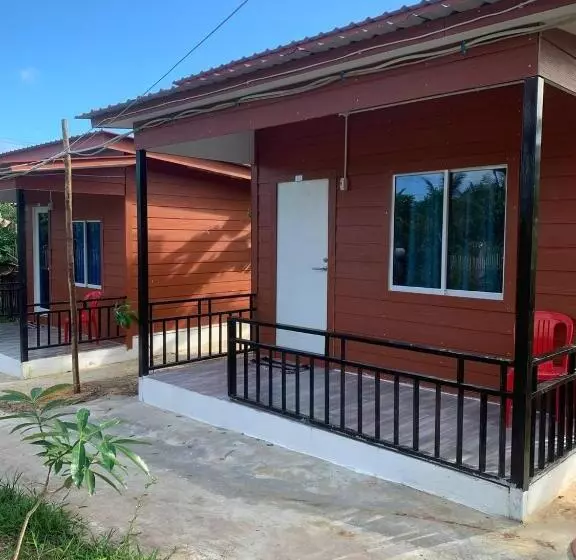 Retkeilymaja Maloop Cafe Bungalow