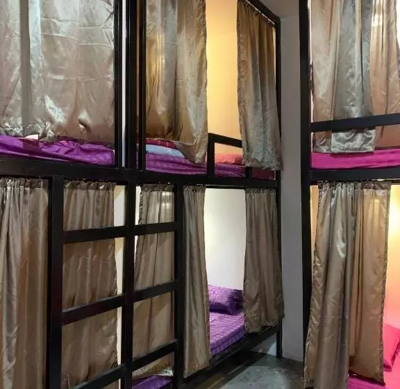 Retkeilymaja Maloop Cafe Bungalow