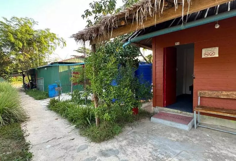 Retkeilymaja Maloop Cafe Bungalow