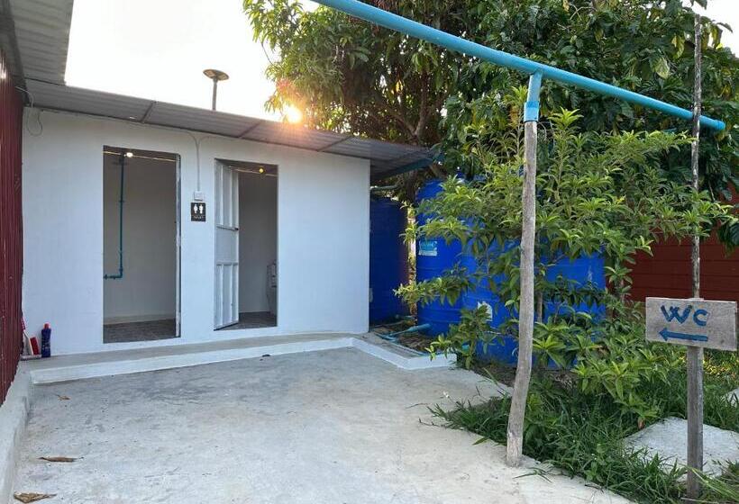 הוסטל Maloop Cafe Bungalow