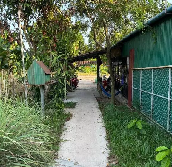 Retkeilymaja Maloop Cafe Bungalow