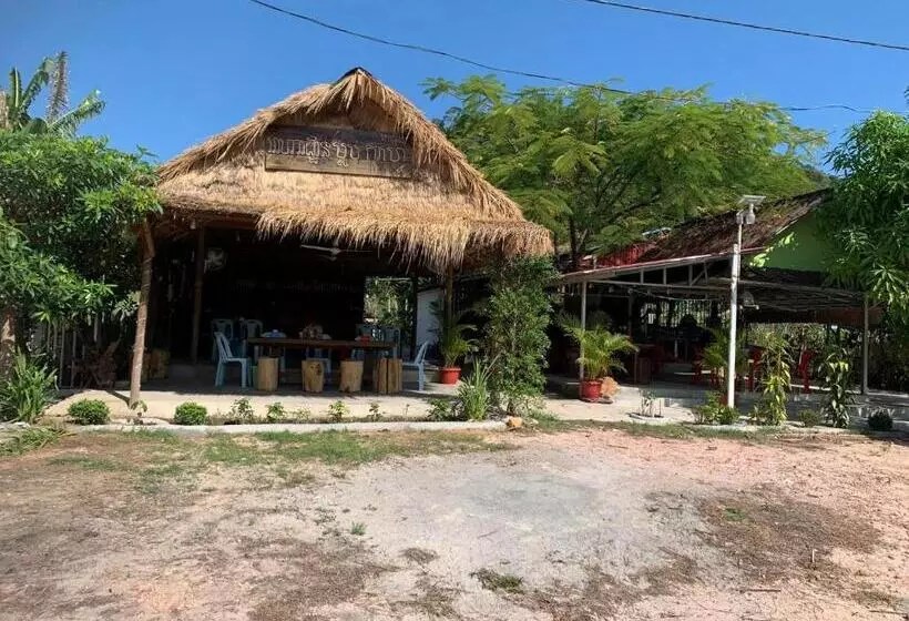 Retkeilymaja Maloop Cafe Bungalow