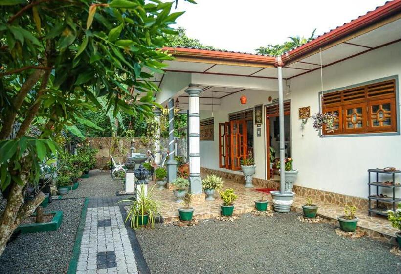 Bed and Breakfast Avian Villa Hikkaduwa